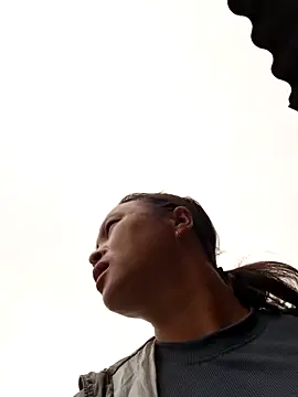 Snapshot of xuxulovezz chatting on 9, 10, 2025 xuxulovezz online show from 9, 10, 2025