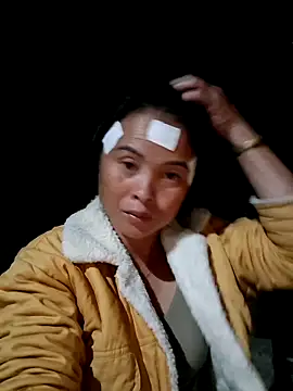 Snapshot of xuxulovezz chatting on 14, 10, 2025 xuxulovezz online show from 14, 10, 2025