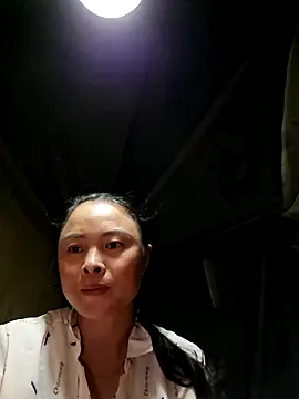 Snapshot of xuxulovezz chatting on 2, 11, 2025 xuxulovezz online show from 2, 11, 2025