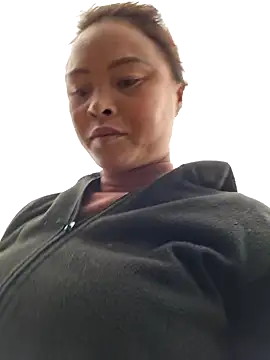 Snapshot of xuxulovezz chatting on 5, 3, 2026 xuxulovezz online show from 5, 3, 2026