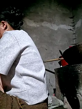 Snapshot of xuxulovezz chatting on 6, 3, 2026 xuxulovezz online show from 6, 3, 2026