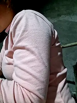 Snapshot of xuxulovezz chatting on 8, 3, 2026 xuxulovezz online show from 8, 3, 2026