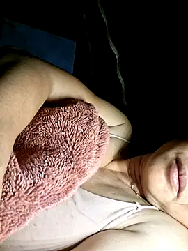 Snapshot of xuxulovezz chatting on 18, 3, 2026 xuxulovezz online show from 18, 3, 2026