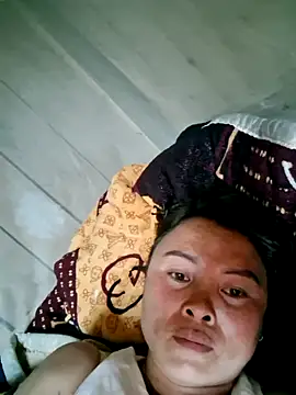 Snapshot of xuxulovezz chatting on 9, 4, 2026 xuxulovezz online show from 9, 4, 2026