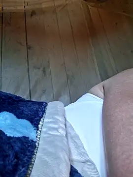 Snapshot of xuxulovezz chatting on 9, 4, 2026 xuxulovezz online show from 9, 4, 2026