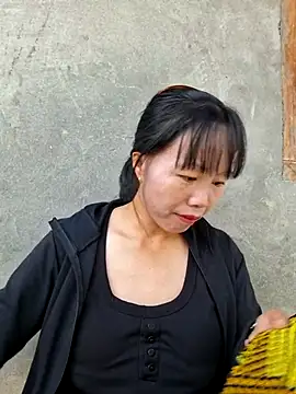 Snapshot of helenzz chatting on 10, 10, 2025 helenzz online show from 10, 10, 2025