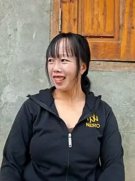 Snapshot of helenzz chatting on 11, 10, 2025 helenzz online show from 11, 10, 2025