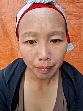 Snapshot of helenzz chatting on 12, 10, 2025 helenzz online show from 12, 10, 2025