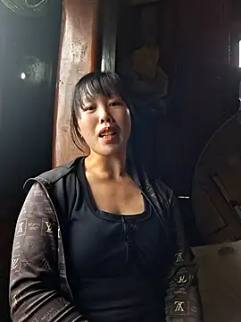 Snapshot of helenzz chatting on 8, 11, 2025 helenzz online show from 8, 11, 2025