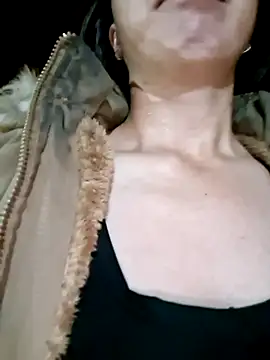 Snapshot of helenzz chatting on 8, 11, 2025 helenzz online show from 8, 11, 2025