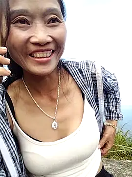 Snapshot of abigail-00 chatting on 4, 11, 2025 abigail-00 online show from 4, 11, 2025