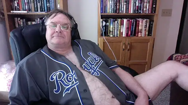 Snapshot of Vinyl22@xh chatting on 3, 6, 2026 Vinyl22xh online show from 3, 6, 2026