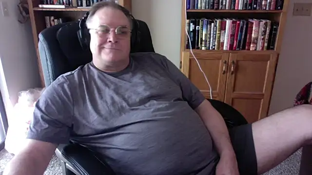 Snapshot of Vinyl22@xh chatting on 4, 6, 2026 Vinyl22xh online show from 4, 6, 2026