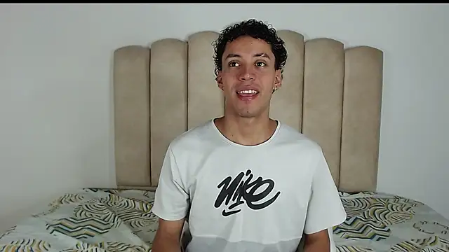 Snapshot of aroncooper1 chatting on 29, 10, 2025 aroncooper1 online show from 29, 10, 2025