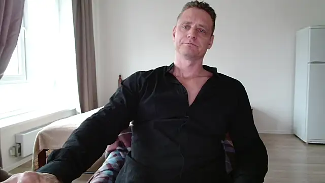 Snapshot of Freeze_Fire chatting on 4, 11, 2025 Freeze Fire online show from 4, 11, 2025