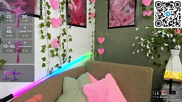 Snapshot of Selena_Lune chatting on 4, 10, 2025 Selena Lune online show from 4, 10, 2025