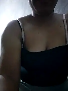 Snapshot of LylyCii96 chatting on 15, 10, 2025 LylyCii96 online show from 15, 10, 2025