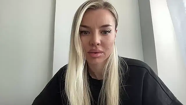 Snapshot of Corimare chatting on 1, 10, 2025 Corimare online show from 1, 10, 2025