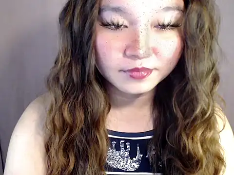 Eyes-on-me online show from 5, 11, 2025