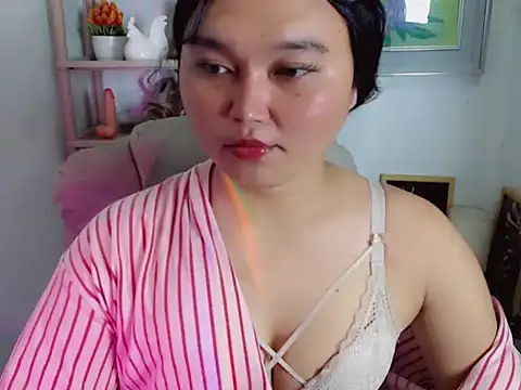Eyes-on-me online show from 11, 6, 2026