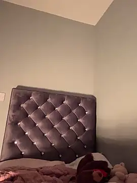 Snapshot of OliviaAshhh chatting on 7, 11, 2025 OliviaAshhh online show from 7, 11, 2025