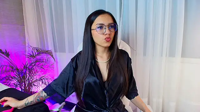 Snapshot of eimi_rosse18 chatting on 22, 10, 2025 eimi rosse18 online show from 22, 10, 2025