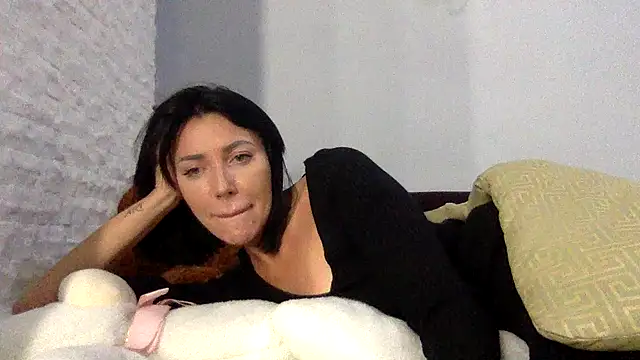 Snapshot of Veymoria chatting on 14, 10, 2025 Veymoria online show from 14, 10, 2025