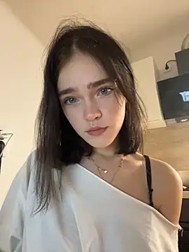 Snapshot of Evi_Dora chatting on 27, 9, 2025 Evi Dora online show from 27, 9, 2025