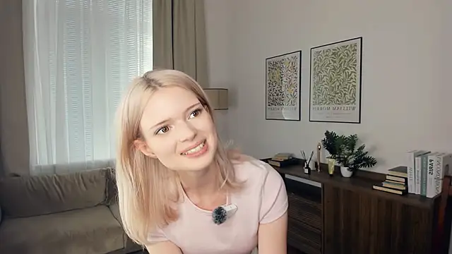 Snapshot of LaureMestler chatting on 4, 10, 2025 LaureMestler online show from 4, 10, 2025