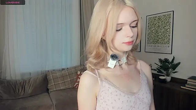 Snapshot of LaureMestler chatting on 4, 11, 2025 LaureMestler online show from 4, 11, 2025