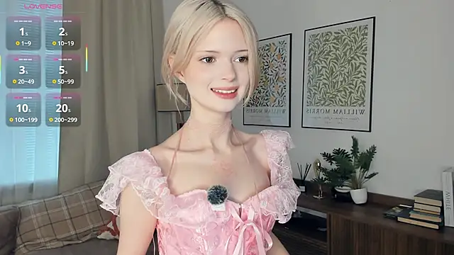 Snapshot of LaureMestler chatting on 10, 11, 2025 LaureMestler online show from 10, 11, 2025