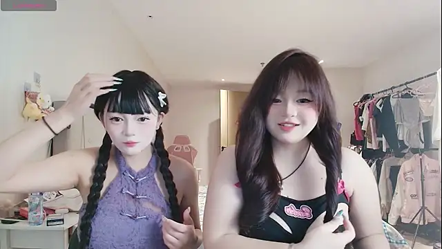 Snapshot of Sio-Ker chatting on 6, 11, 2025 Sio-Ker online show from 6, 11, 2025