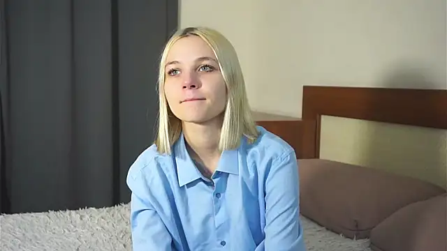 Snapshot of KelleDomin chatting on 17, 10, 2025 KelleDomin online show from 17, 10, 2025