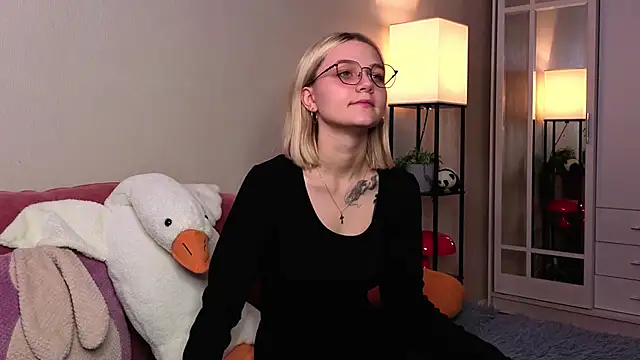 Snapshot of KelleDomin chatting on 25, 10, 2025 KelleDomin online show from 25, 10, 2025