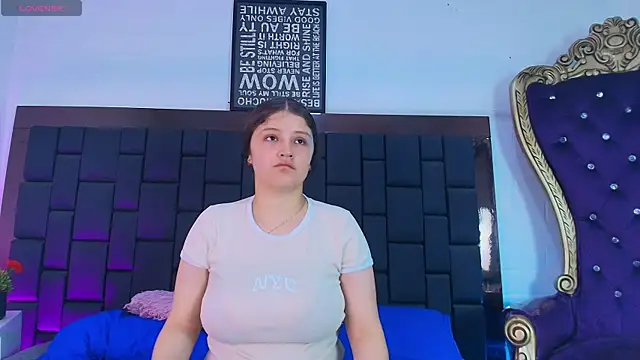 Snapshot of Krystal_Heartss chatting on 21, 10, 2025 Krystal Heartss online show from 21, 10, 2025