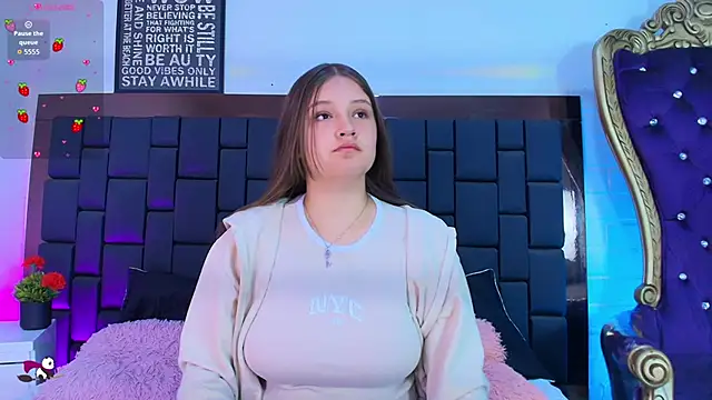 Snapshot of Krystal_Heartss chatting on 6, 11, 2025 Krystal Heartss online show from 6, 11, 2025