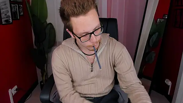 LeoMooree online show from 10, 11, 2025