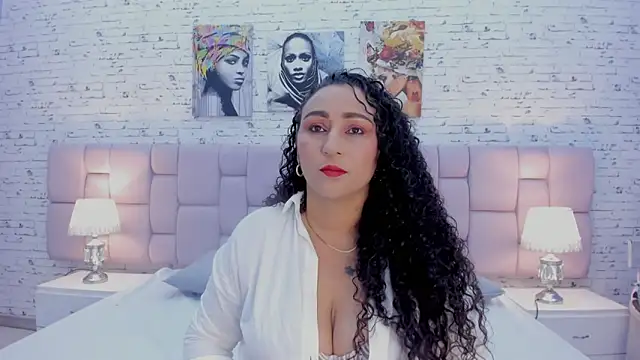 Snapshot of VaniaRose chatting on 8, 10, 2025 VaniaRose online show from 8, 10, 2025