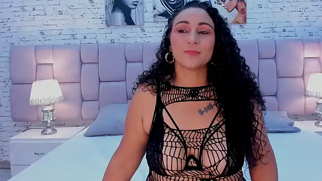 Snapshot of VaniaRose chatting on 17, 10, 2025 VaniaRose online show from 17, 10, 2025