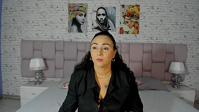 Snapshot of VaniaRose chatting on 23, 10, 2025 VaniaRose online show from 23, 10, 2025