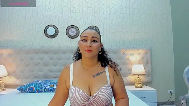 Snapshot of VaniaRose chatting on 27, 10, 2025 VaniaRose online show from 27, 10, 2025