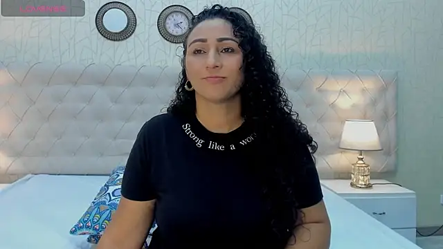 Snapshot of VaniaRose chatting on 29, 10, 2025 VaniaRose online show from 29, 10, 2025