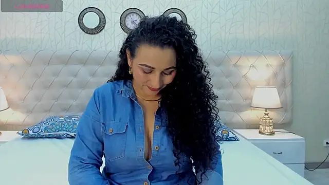 Snapshot of VaniaRose chatting on 30, 10, 2025 VaniaRose online show from 30, 10, 2025