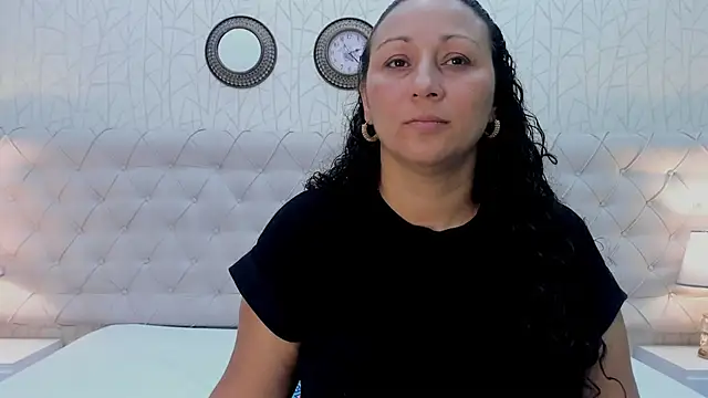 Snapshot of VaniaRose chatting on 3, 11, 2025 VaniaRose online show from 3, 11, 2025