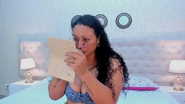 Snapshot of VaniaRose chatting on 11, 11, 2025 VaniaRose online show from 11, 11, 2025