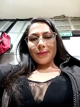 Mia-love-03 online show from 9, 10, 2025