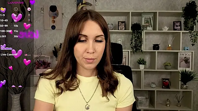 Snapshot of DreamVelour chatting on 10, 10, 2025 DreamVelour online show from 10, 10, 2025