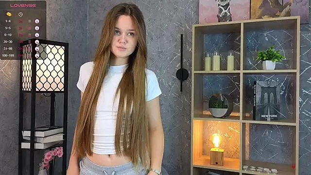 Snapshot of ElenoreReth chatting on 4, 10, 2025 ElenoreReth online show from 4, 10, 2025