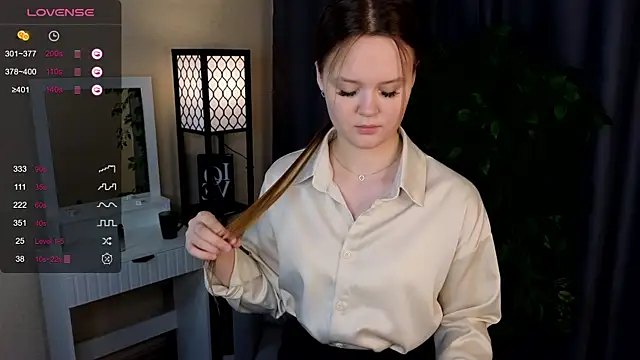 Snapshot of ElenoreReth chatting on 7, 2, 2026 ElenoreReth online show from 7, 2, 2026