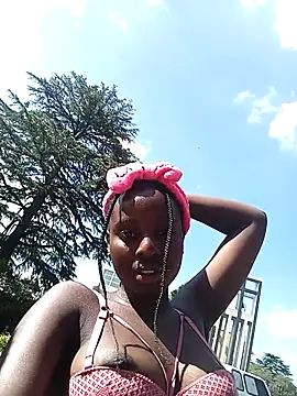 Snapshot of HotPetite_25 chatting on 17, 10, 2025 HotPetite 25 online show from 17, 10, 2025